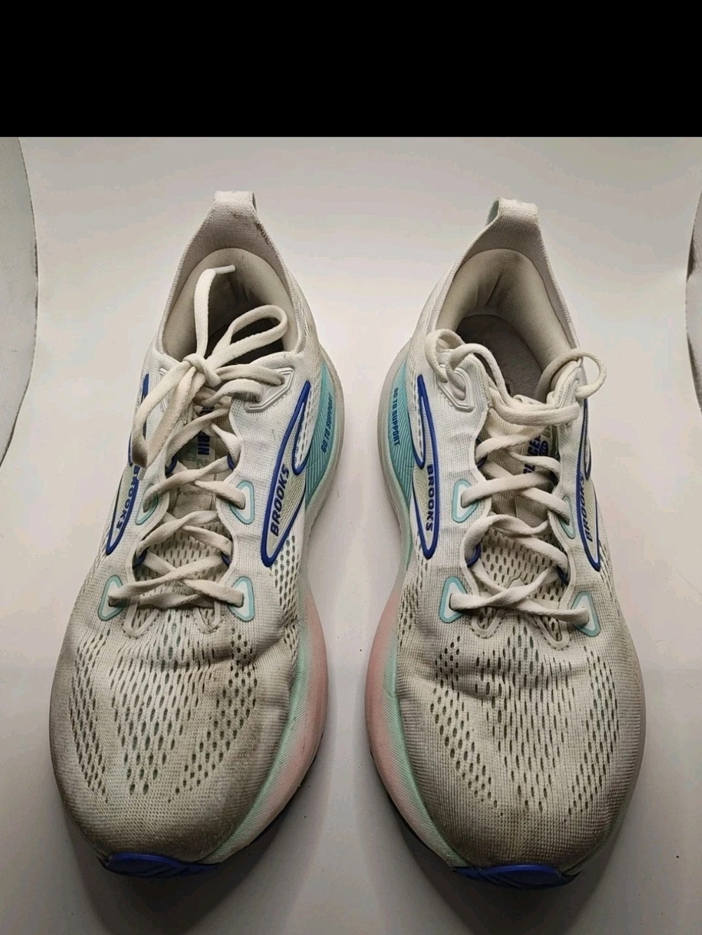 Brooks Women's White Running Shoes with Blue Accents 9.5